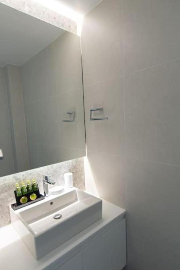 Modern Apartment Close To Athens City Center Exterior photo